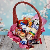 Корзинка с детскими сладостями