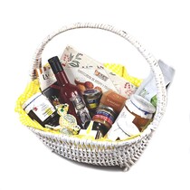 Подарочная корзина деликатесная "Праздничный комплимент"