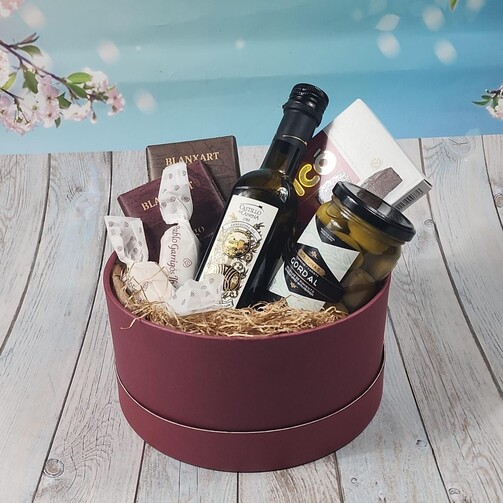 Подарочный набор деликатесов "Щедрый подарок"  (арт. RKМ-8)