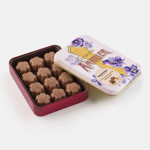 Конфеты из молочного шоколада  с пралиновой начинкой в жестяной банке  (арт. 2805)