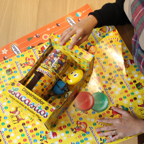 Драже из молочного шоколада в цветной сахарной глазури, Диспенсер и игрушка 150 гр  (арт. LAC059104)