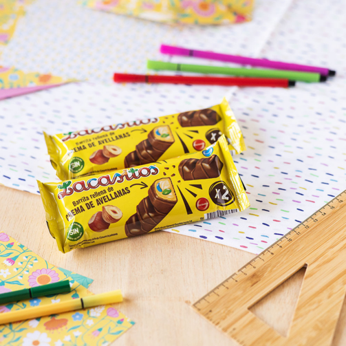 Злаковый батончик с начинкой из орехового масла с драже из молочного шоколада в сахарной глазури 2*23 гр  (арт. LAC127700)