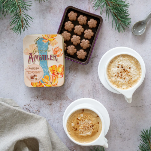 Конфеты из молочного шоколада с кремовой начинкой со вкусом капучино в жестяной банке  (арт. 2799)