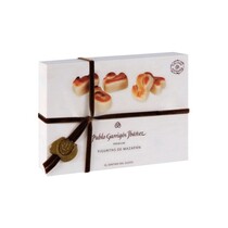 Марципановые фигурки запеченые в деревянной коробке