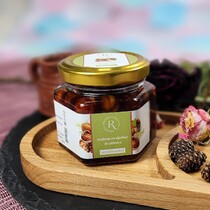 Фундук в сиропе из сосновой шишки