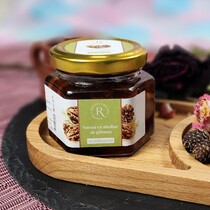 Грецкий орех в сиропе из сосновой шишки