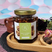 Грецкий орех в сиропе из сосновой шишки