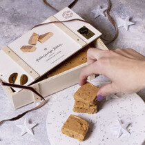 Туррон из Хихоны Премиум в деревянной коробке