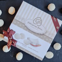 Миндаль в белом шоколаде с кокосом