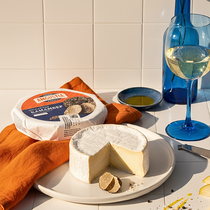 Сыр мягкий c белой плесенью и трюфелем Камамбер 45% жирности