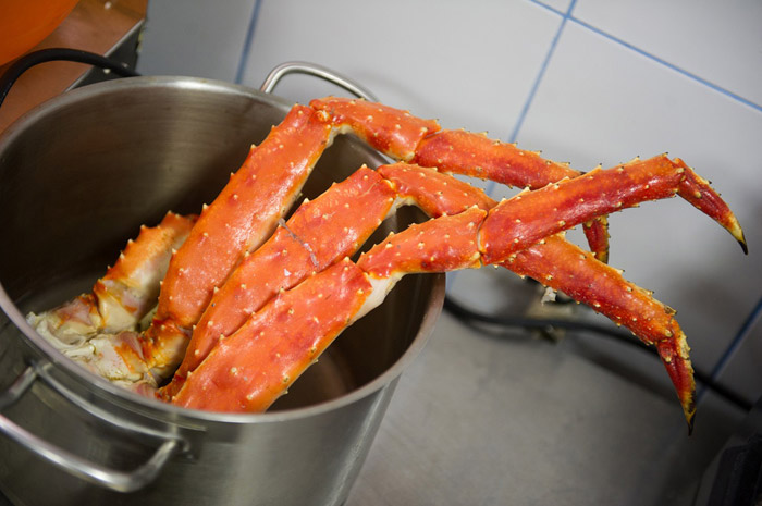 Как приготовить живого краба?