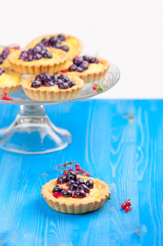 Черничные тарталетки с лаймовым кремом