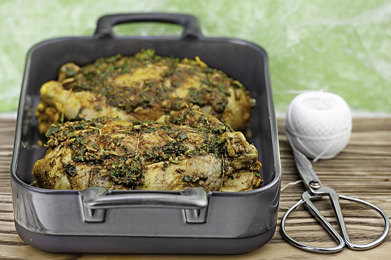 Рецепт жареных цыплят с начинкой из кускуса и пряной морковью с бадьяном